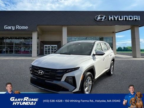Certified 2025 Hyundai Tucson SE AWD/4WD image 1