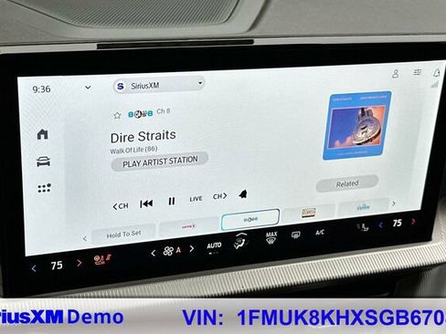 Used 2025 Ford Explorer ST-Line w/ ST-Line Street Pack image 24