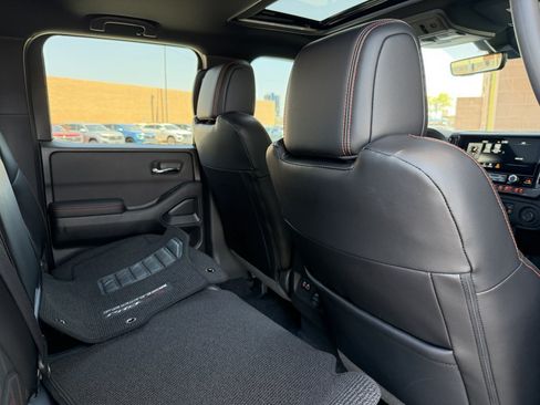 Used 2025 Nissan Frontier PRO-4X w/ Pro Premium Package AWD/4WD image 37