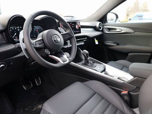 New 2025 Alfa Romeo Tonale w/ Premium Package image 10