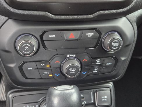 Certified 2019 Jeep Renegade Trailhawk image 13