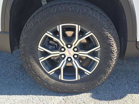Used 2024 GMC Acadia AT4 image 11