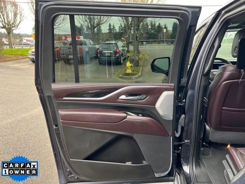 Used 2022 Cadillac Escalade ESV Premium Luxury Platinum image 12
