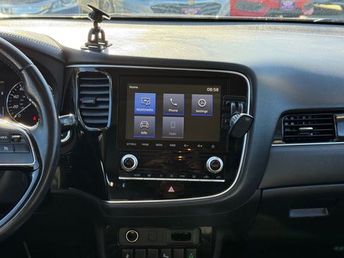 Used 2020 Mitsubishi Outlander SE FWD image 19