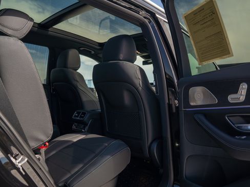 Certified 2025 Mercedes-Benz GLS 450 4MATIC image 26