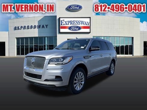 Used 2023 Lincoln Navigator 4WD image 2