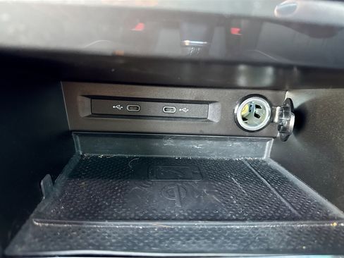 Used 2023 Volkswagen Tiguan SE R-Line image 30