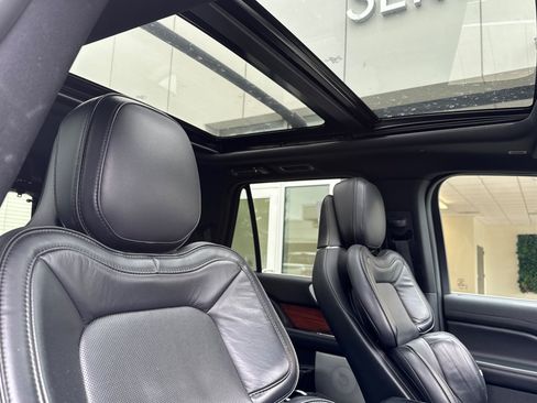 Used 2019 Lincoln Navigator Reserve AWD/4WD image 18