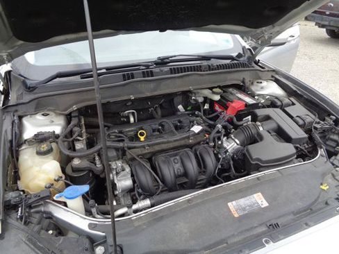 Used 2016 Ford Fusion SE FWD image 30