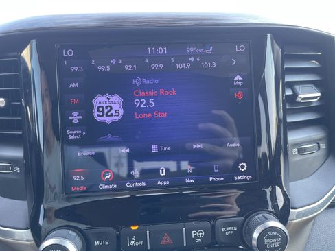 Used 2020 RAM 1500 Laramie AWD/4WD image 27