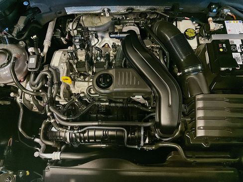 Used 2024 Volkswagen Taos SE w/ Black Wheel Plus Package image 32