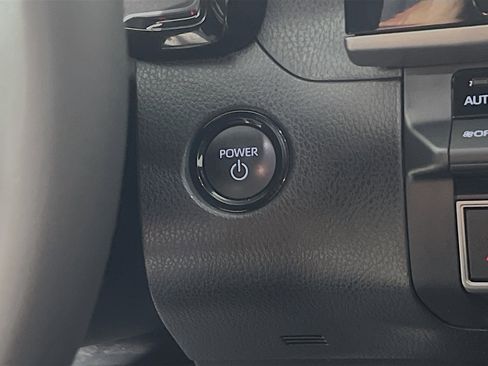 Used 2025 Toyota Camry SE w/ Convenience Package image 23