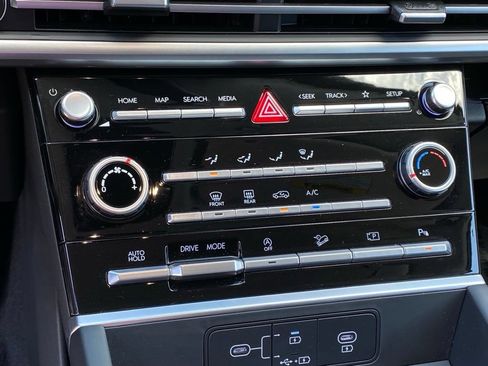 Used 2025 Hyundai Santa Fe SE FWD image 19