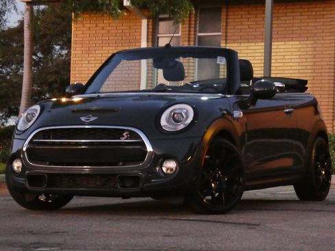 Used 2018 MINI Cooper S image 2
