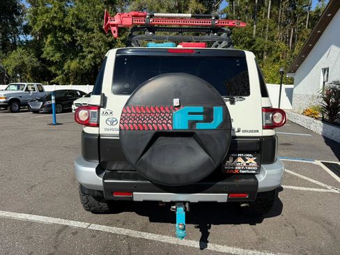 Used 2013 Toyota FJ Cruiser 2WD w/ Upgrade Pkg image 7