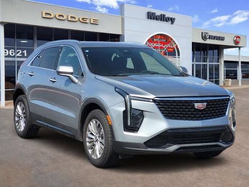 Used 2024 Cadillac XT4 Premium Luxury FWD image 2