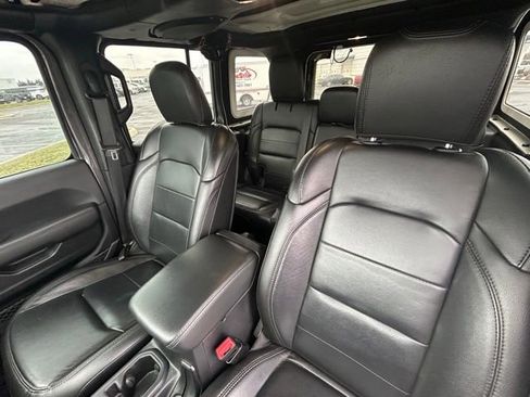 Used 2020 Jeep Wrangler Unlimited Sahara image 16