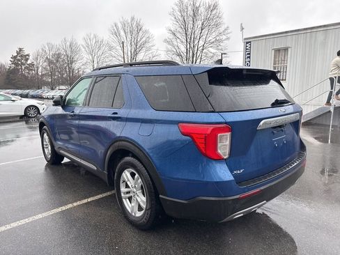 Used 2022 Ford Explorer XLT w/ Equipment Group 202A image 6