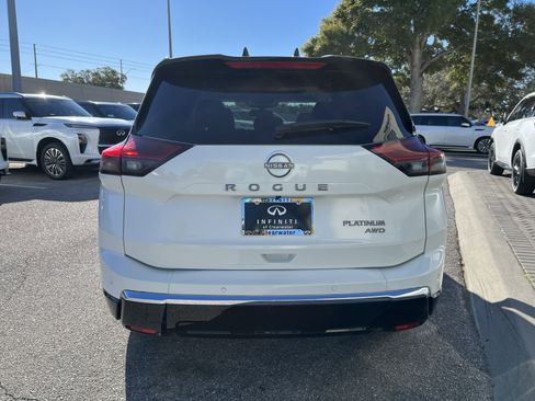 Used 2025 Nissan Rogue Platinum w/ Tech Package image 4