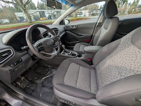 Used 2017 Hyundai Ioniq SEL image 7