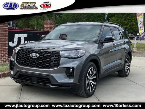 Used 2025 Ford Explorer ST-Line w/ Premium Package RWD image 3