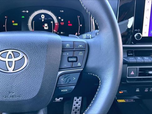 Used 2025 Toyota Camry SE image 23