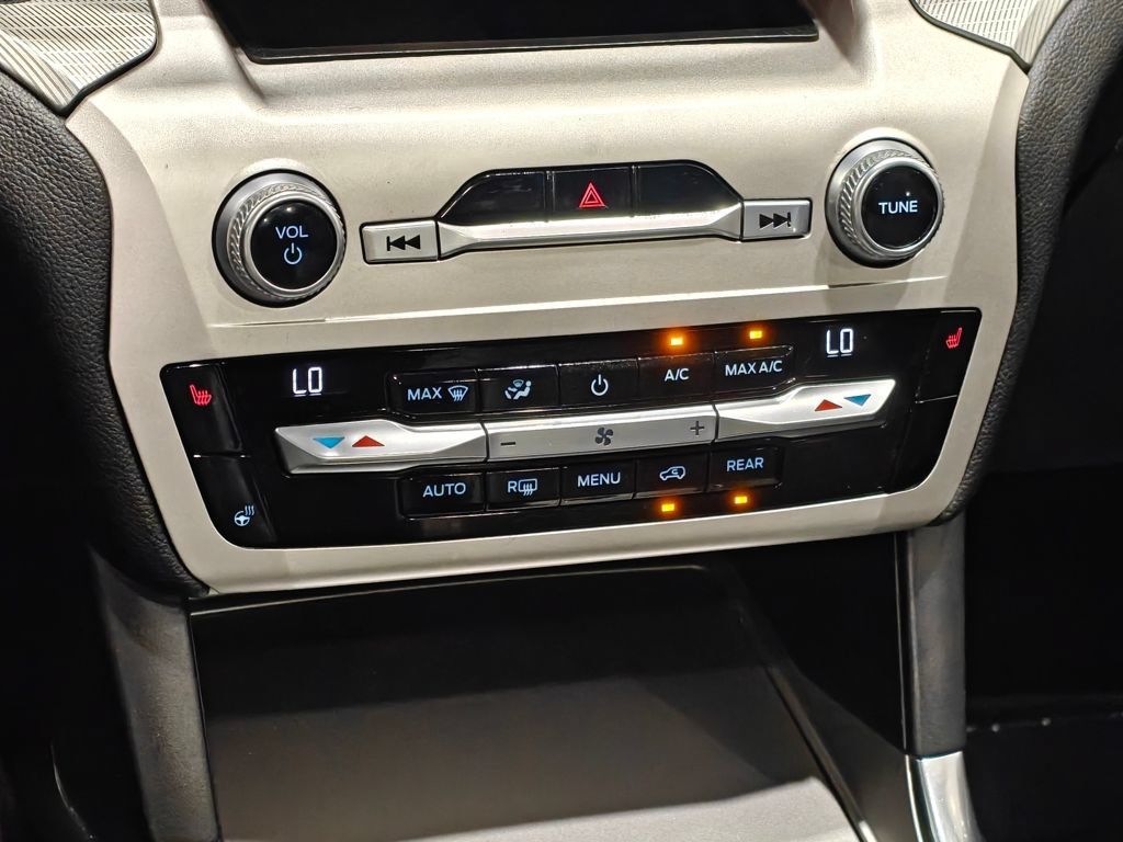 Used 2021 Ford Explorer XLT w/ Equipment Group 202A AWD/4WD image 9