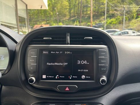 Used 2025 Kia Soul LX w/ LX Technology Package FWD image 20