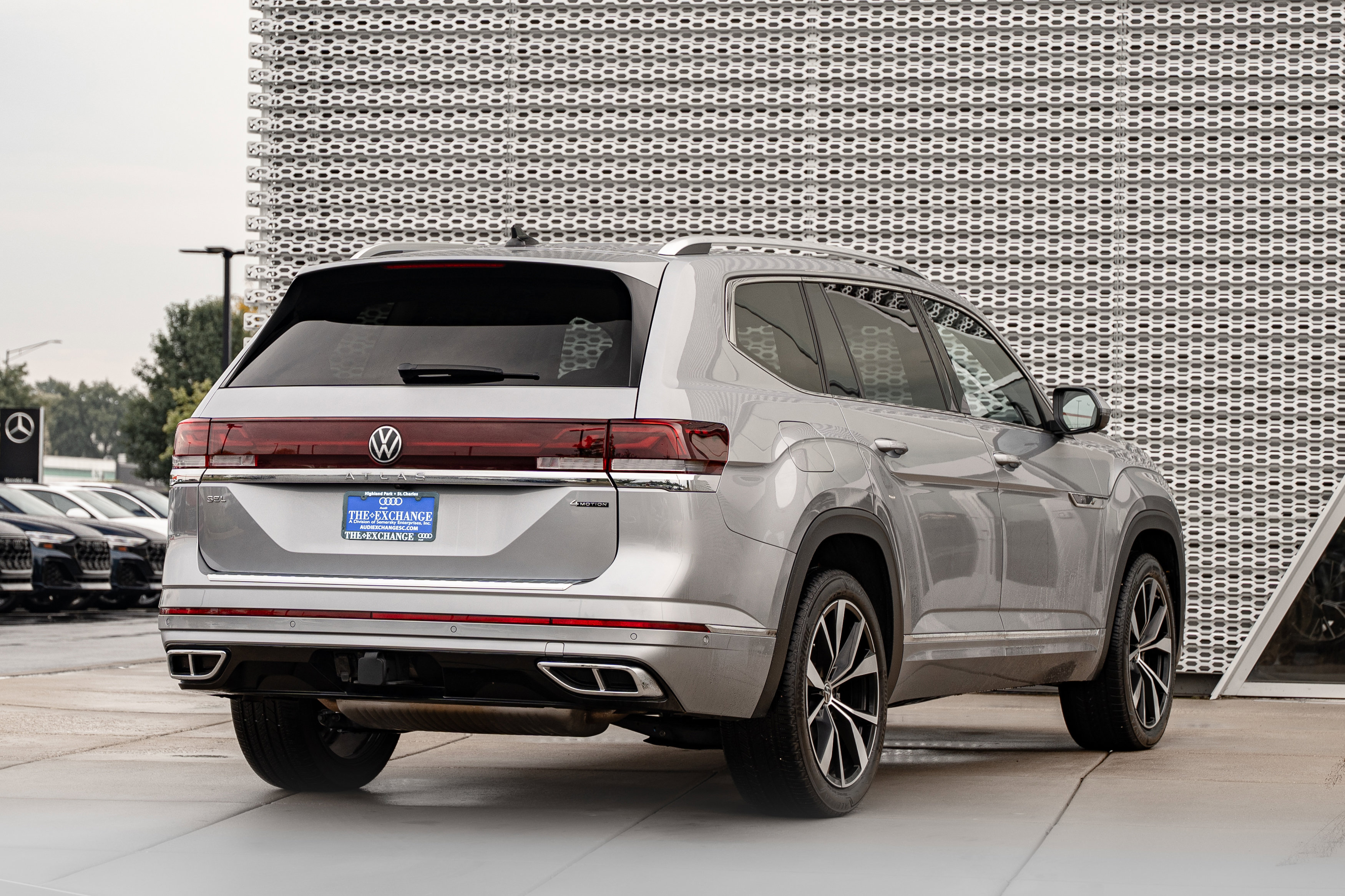 Used 2024 Volkswagen Atlas SEL Premium R-Line AWD/4WD image 4