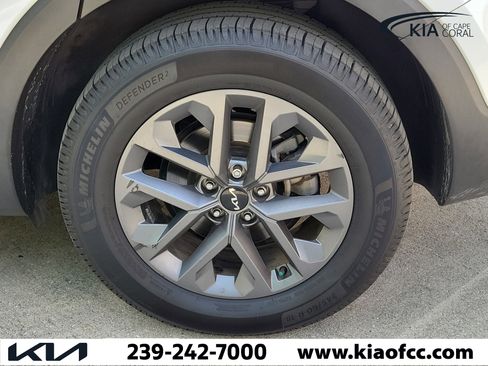 Certified 2023 Kia Telluride LX FWD image 8