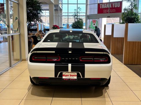 Used 2020 Dodge Challenger SRT Hellcat image 7