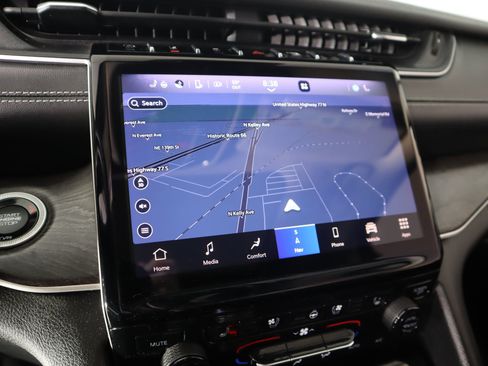 Used 2021 Jeep Grand Cherokee L Limited w/ Luxury Tech Group II image 7