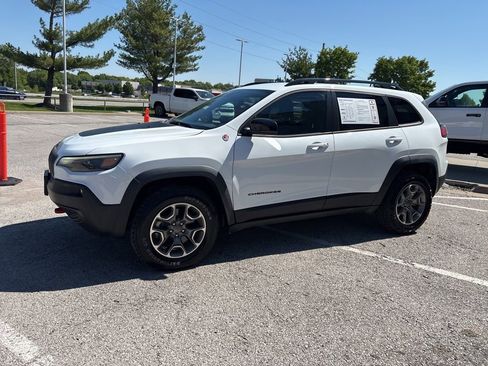 Used 2022 Jeep Cherokee Trailhawk w/ Comfort/Convenience Group AWD/4WD image 15