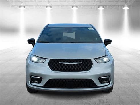 New 2026 Chrysler Pacifica Select image 3