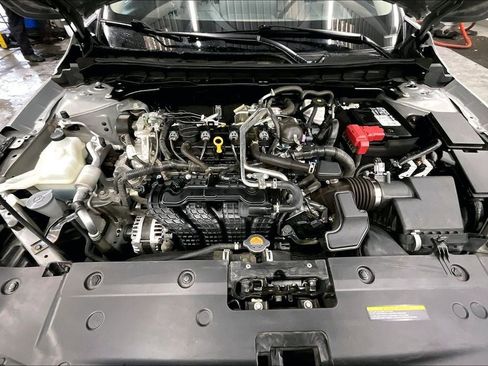 Used 2023 Nissan Altima 2.5 SR w/ SR Premium Package image 9