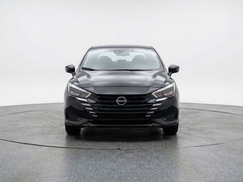 Used 2025 Nissan Versa SV image 2