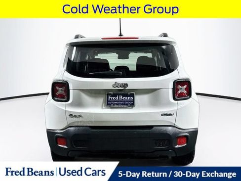 Used 2017 Jeep Renegade Latitude w/ Popular Equipment Group AWD/4WD image 8