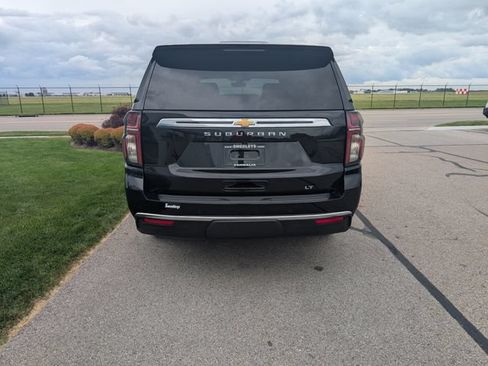 Used 2022 Chevrolet Suburban LT w/ Luxury Package AWD/4WD image 8