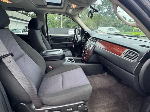 Used 2010 Chevrolet Avalanche LS w/ Interior Plus Package AWD/4WD image 9