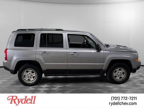 Used 2015 Jeep Patriot Sport w/ Power Value Group AWD/4WD image 6