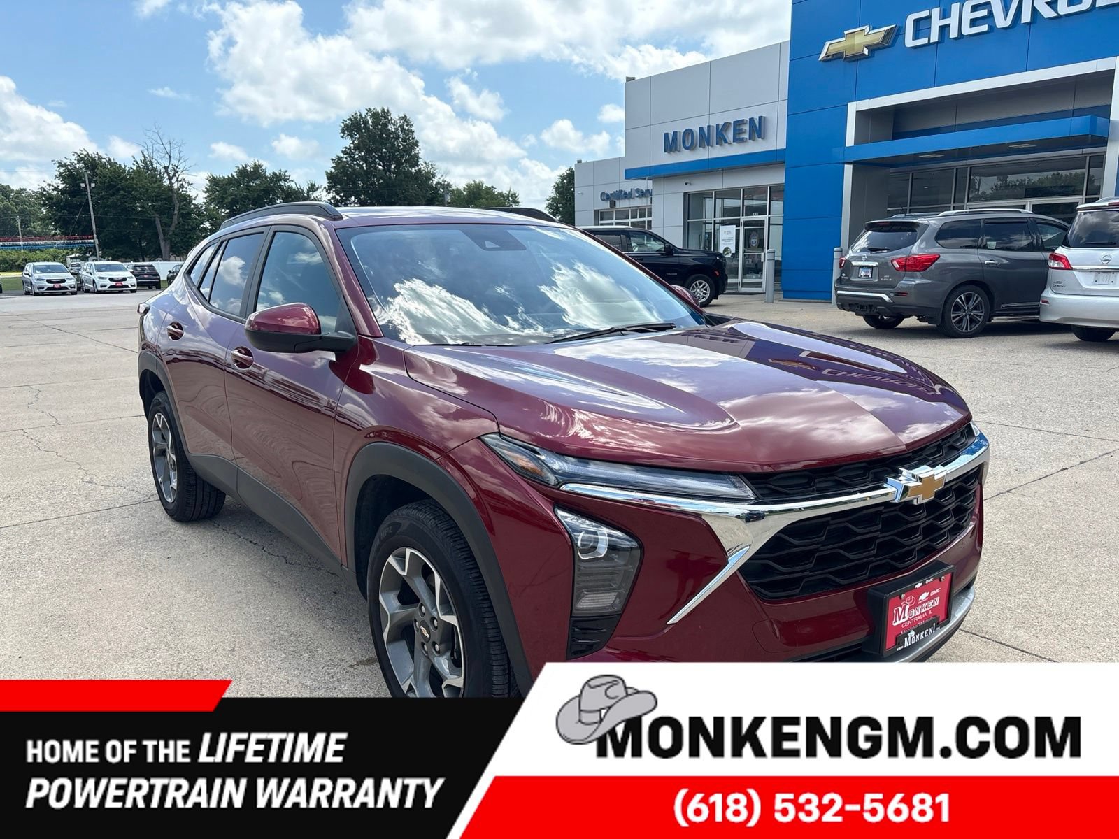 Used 2025 Chevrolet Trax LT FWD image 1