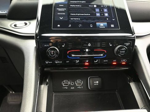 Used 2023 Jeep Grand Cherokee L Laredo RWD image 15