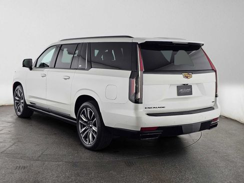 Used 2021 Cadillac Escalade ESV Sport w/ Driver Assist Tech Package AWD/4WD image 5