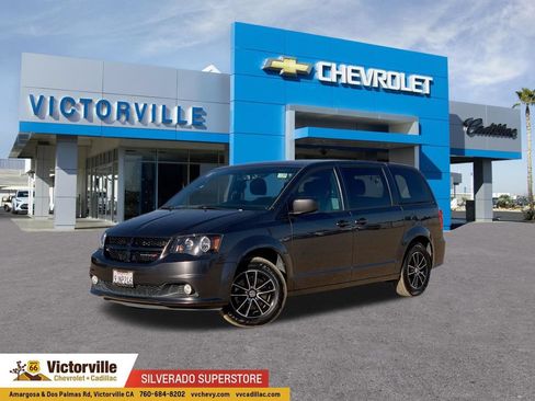 Used 2018 Dodge Grand Caravan SE FWD image 1