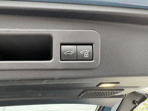 Used 2025 Toyota 4Runner Limited AWD/4WD image 29