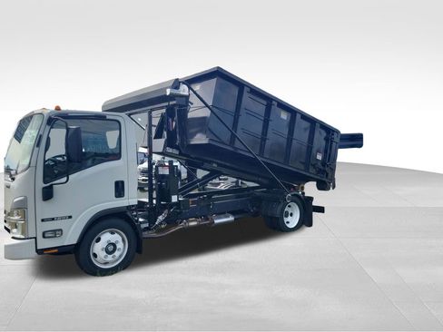 Used 2024 Isuzu NQR image 3