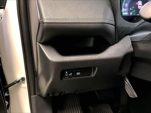 Certified 2025 Toyota RAV4 LE image 29