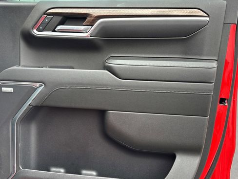 Used 2022 Chevrolet Silverado 1500 LT Trail Boss w/ Convenience Package II image 11