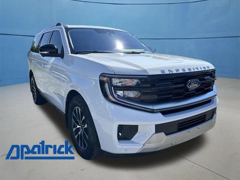 Used 2025 Ford Expedition Platinum AWD/4WD image 1