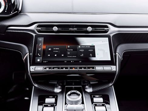 Used 2025 Aston Martin Vanquish RWD image 68